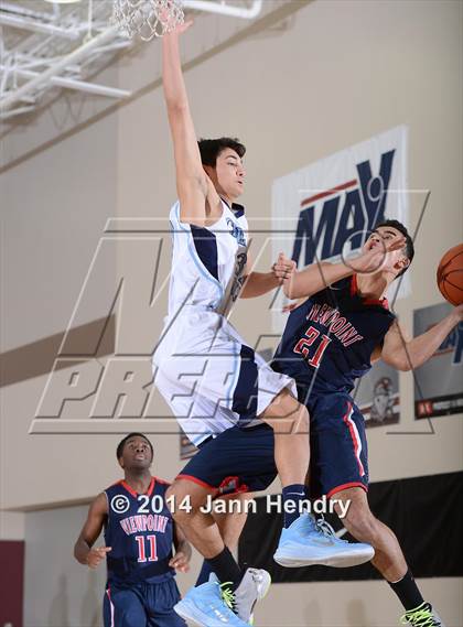 Thumbnail 1 in Viewpoint vs Crescenta Valley (MaxPreps Holiday Classic) photogallery.