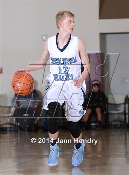 Thumbnail 2 in Viewpoint vs Crescenta Valley (MaxPreps Holiday Classic) photogallery.
