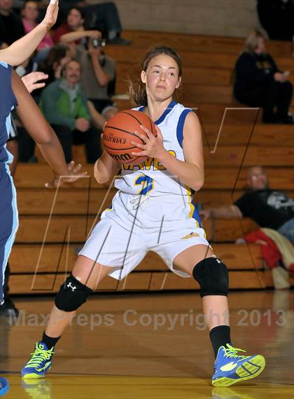 Thumbnail 1 in Oakmont vs. Sacramento Waldorf (Chavez Christmas Classic) photogallery.