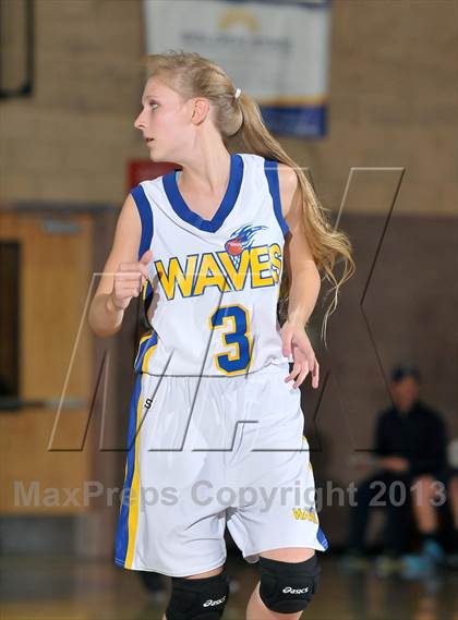 Thumbnail 2 in Oakmont vs. Sacramento Waldorf (Chavez Christmas Classic) photogallery.
