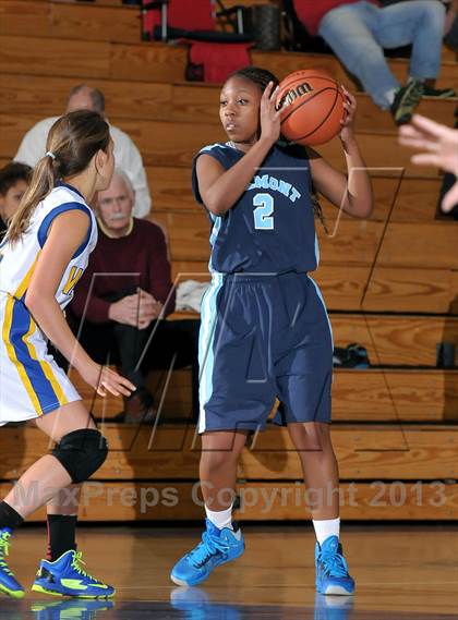 Thumbnail 2 in Oakmont vs. Sacramento Waldorf (Chavez Christmas Classic) photogallery.