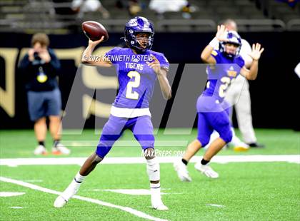 Thumbnail 2 in Logansport vs. Homer (LHSAA 1A Final)  photogallery.