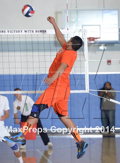 Thumbnail 1 in Huntington Beach vs. Loyola (CIF SoCal D1 Regional Final) photogallery.