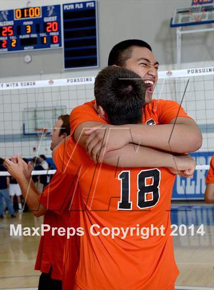 Thumbnail 1 in Huntington Beach vs. Loyola (CIF SoCal D1 Regional Final) photogallery.