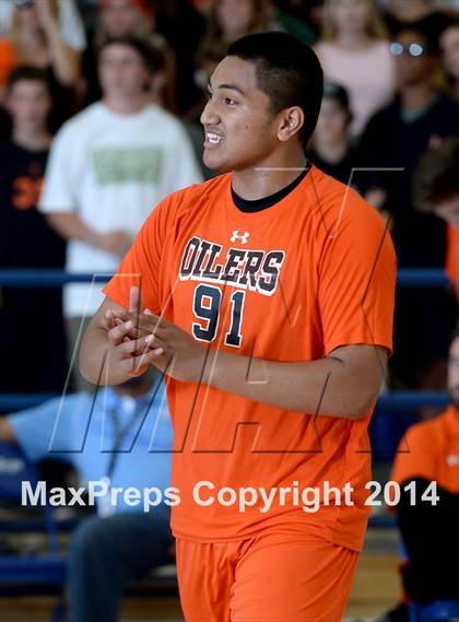 Thumbnail 2 in Huntington Beach vs. Loyola (CIF SoCal D1 Regional Final) photogallery.
