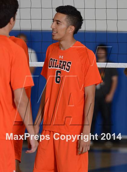Thumbnail 2 in Huntington Beach vs. Loyola (CIF SoCal D1 Regional Final) photogallery.