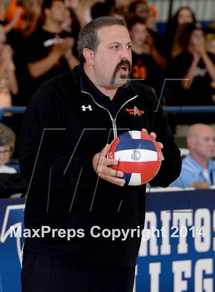Thumbnail 2 in Huntington Beach vs. Loyola (CIF SoCal D1 Regional Final) photogallery.