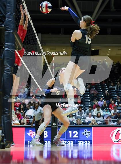 Thumbnail 1 in Columbus vs. Gunter (UIL 3A Volleyball Semifinal) photogallery.