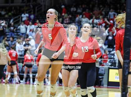 Thumbnail 1 in Columbus vs. Gunter (UIL 3A Volleyball Semifinal) photogallery.