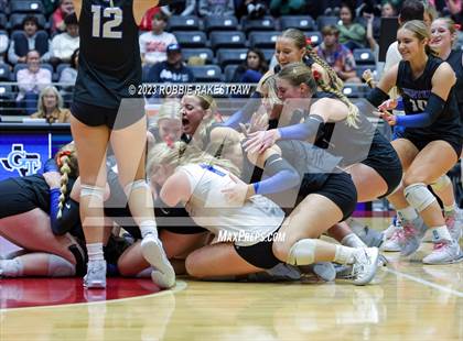 Thumbnail 2 in Columbus vs. Gunter (UIL 3A Volleyball Semifinal) photogallery.