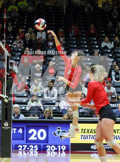 Thumbnail 2 in Columbus vs. Gunter (UIL 3A Volleyball Semifinal) photogallery.