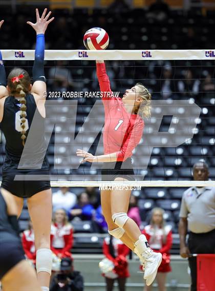 Thumbnail 3 in Columbus vs. Gunter (UIL 3A Volleyball Semifinal) photogallery.