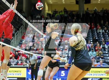 Thumbnail 1 in Columbus vs. Gunter (UIL 3A Volleyball Semifinal) photogallery.