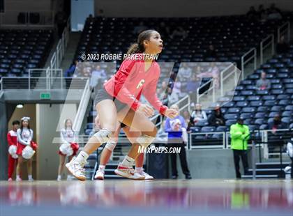 Thumbnail 2 in Columbus vs. Gunter (UIL 3A Volleyball Semifinal) photogallery.