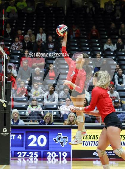 Thumbnail 1 in Columbus vs. Gunter (UIL 3A Volleyball Semifinal) photogallery.