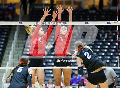 Thumbnail 1 in Columbus vs. Gunter (UIL 3A Volleyball Semifinal) photogallery.