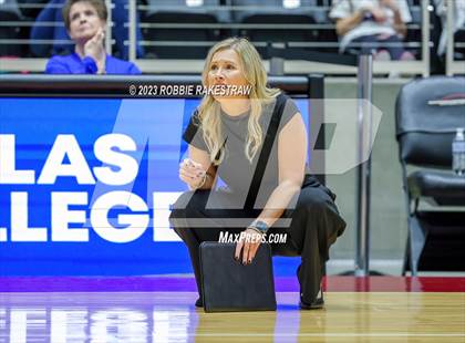 Thumbnail 3 in Columbus vs. Gunter (UIL 3A Volleyball Semifinal) photogallery.