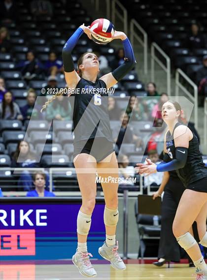 Thumbnail 1 in Columbus vs. Gunter (UIL 3A Volleyball Semifinal) photogallery.