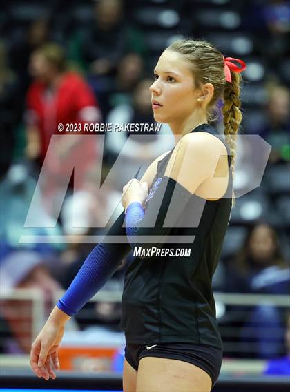 Thumbnail 2 in Columbus vs. Gunter (UIL 3A Volleyball Semifinal) photogallery.