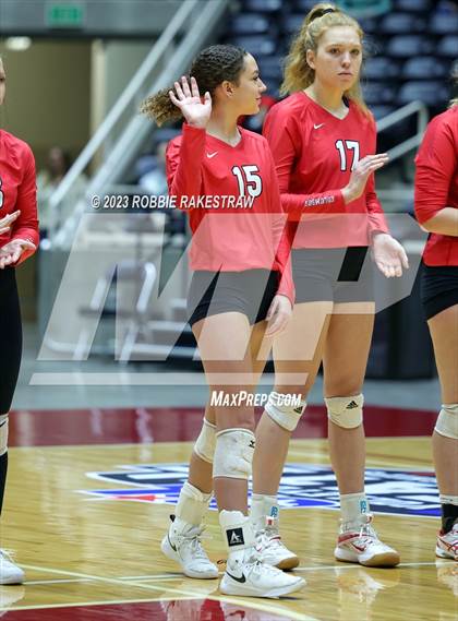 Thumbnail 3 in Columbus vs. Gunter (UIL 3A Volleyball Semifinal) photogallery.