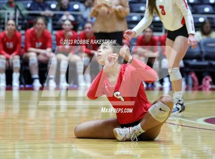 Thumbnail 3 in Columbus vs. Gunter (UIL 3A Volleyball Semifinal) photogallery.