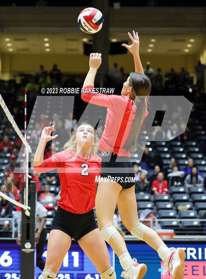 Thumbnail 3 in Columbus vs. Gunter (UIL 3A Volleyball Semifinal) photogallery.