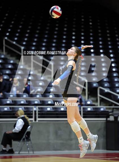 Thumbnail 2 in Columbus vs. Gunter (UIL 3A Volleyball Semifinal) photogallery.