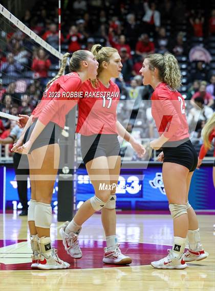 Thumbnail 2 in Columbus vs. Gunter (UIL 3A Volleyball Semifinal) photogallery.