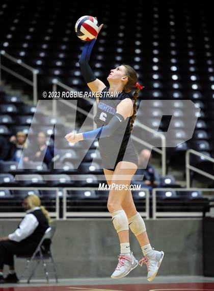 Thumbnail 3 in Columbus vs. Gunter (UIL 3A Volleyball Semifinal) photogallery.