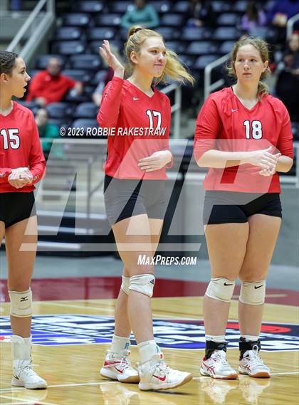 Thumbnail 2 in Columbus vs. Gunter (UIL 3A Volleyball Semifinal) photogallery.