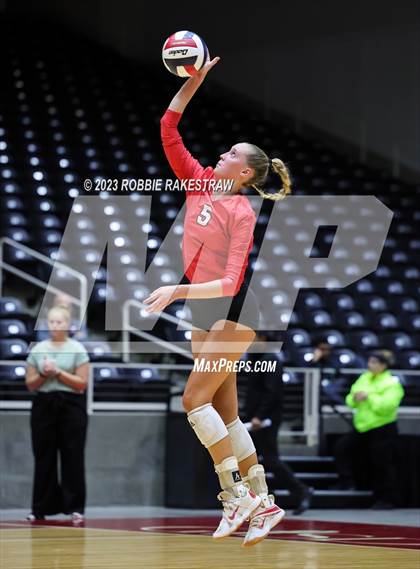 Thumbnail 1 in Columbus vs. Gunter (UIL 3A Volleyball Semifinal) photogallery.