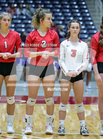 Thumbnail 3 in Columbus vs. Gunter (UIL 3A Volleyball Semifinal) photogallery.