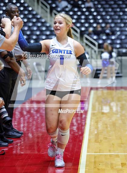 Thumbnail 2 in Columbus vs. Gunter (UIL 3A Volleyball Semifinal) photogallery.