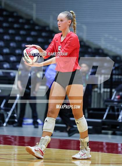 Thumbnail 3 in Columbus vs. Gunter (UIL 3A Volleyball Semifinal) photogallery.
