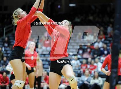 Thumbnail 1 in Columbus vs. Gunter (UIL 3A Volleyball Semifinal) photogallery.
