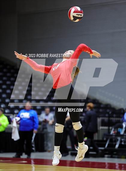 Thumbnail 3 in Columbus vs. Gunter (UIL 3A Volleyball Semifinal) photogallery.