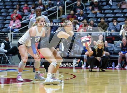 Thumbnail 2 in Columbus vs. Gunter (UIL 3A Volleyball Semifinal) photogallery.