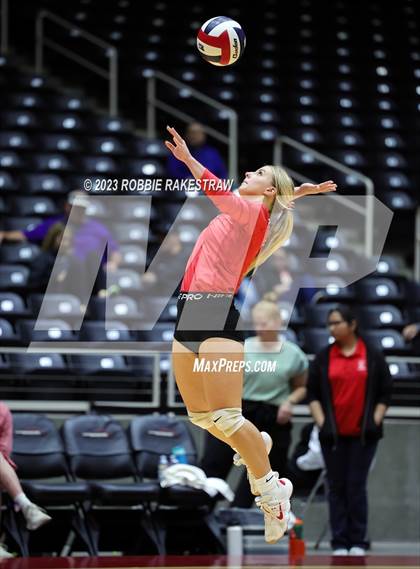 Thumbnail 2 in Columbus vs. Gunter (UIL 3A Volleyball Semifinal) photogallery.