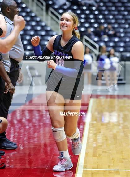 Thumbnail 1 in Columbus vs. Gunter (UIL 3A Volleyball Semifinal) photogallery.
