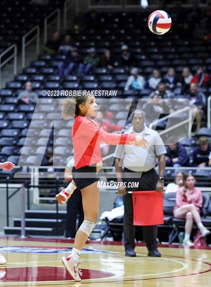 Thumbnail 1 in Columbus vs. Gunter (UIL 3A Volleyball Semifinal) photogallery.
