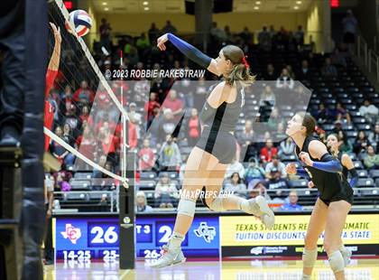 Thumbnail 3 in Columbus vs. Gunter (UIL 3A Volleyball Semifinal) photogallery.
