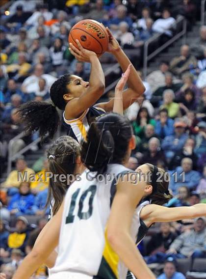 Thumbnail 2 in Delone Catholic vs. York Catholic (D3 Class AA Final) photogallery.