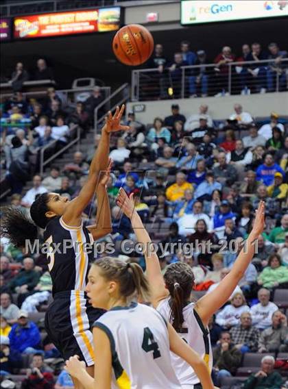 Thumbnail 2 in Delone Catholic vs. York Catholic (D3 Class AA Final) photogallery.