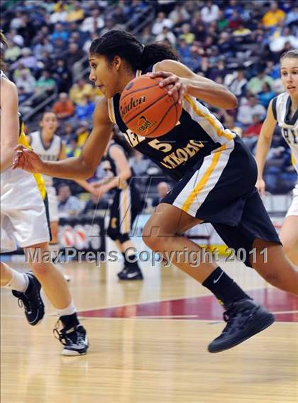 Thumbnail 2 in Delone Catholic vs. York Catholic (D3 Class AA Final) photogallery.