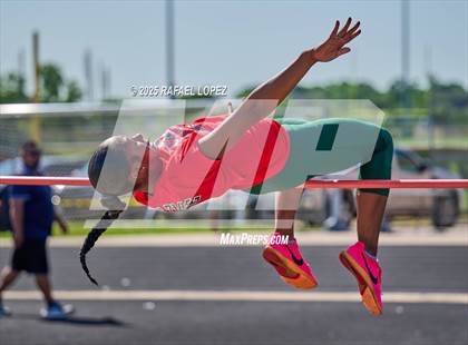 Thumbnail 2 in UIL 6A Track & Field Area 21&22 (High Jump) photogallery.