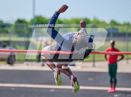 Thumbnail 3 in UIL 6A Track & Field Area 21&22 (High Jump) photogallery.