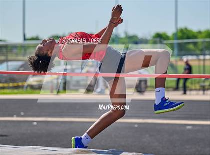 Thumbnail 2 in UIL 6A Track & Field Area 21&22 (High Jump) photogallery.