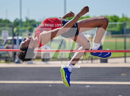 Thumbnail 3 in UIL 6A Track & Field Area 21&22 (High Jump) photogallery.