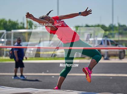 Thumbnail 3 in UIL 6A Track & Field Area 21&22 (High Jump) photogallery.