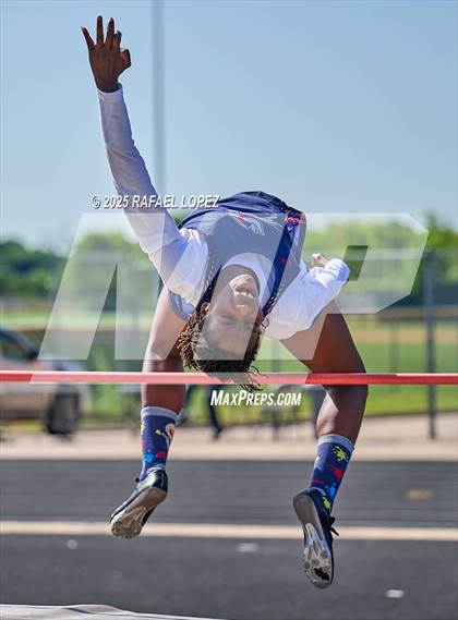 Thumbnail 3 in UIL 6A Track & Field Area 21&22 (High Jump) photogallery.